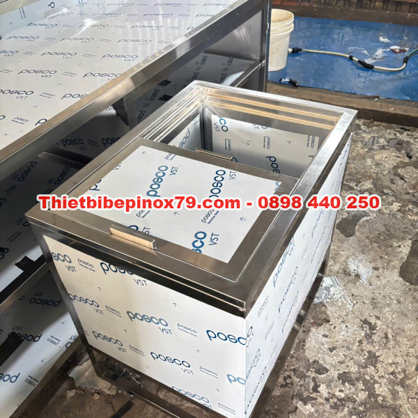 THÙNG ĐÁ INOX 304 CÓ CHÂN DI CHUYỂN  LINH HOẠT TRONG KHÔNG GIAN HẸP, TỐI ƯU KHÔNG GIAN
